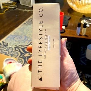 The Lyfestyle Co. Radiant Glow Botanical Oil Cleanser